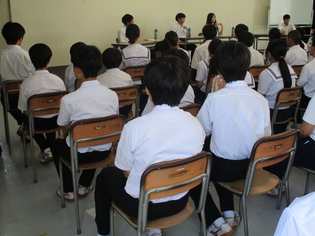 3年生　「先輩に学ぶ」会が行われました