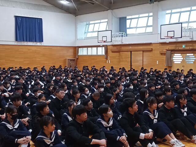 授賞伝達と後期始業式を行いました