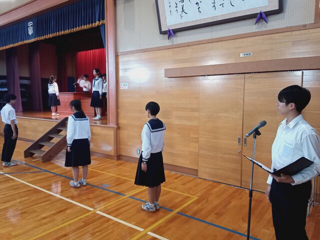 後期生徒会役員の認証任命式が行われました。